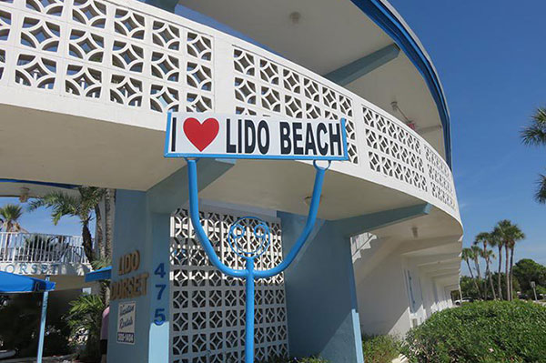 I Love Lido Beach Tube Statue