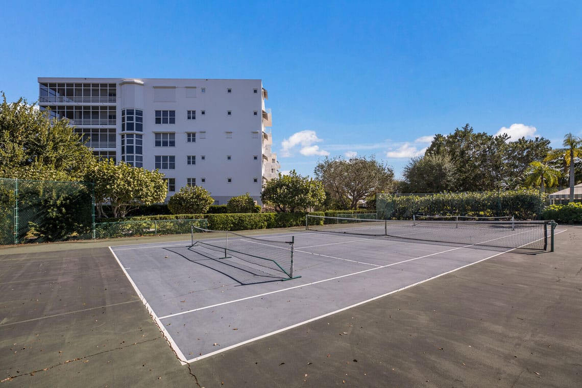 2550-harbourside-dr-tennis-court