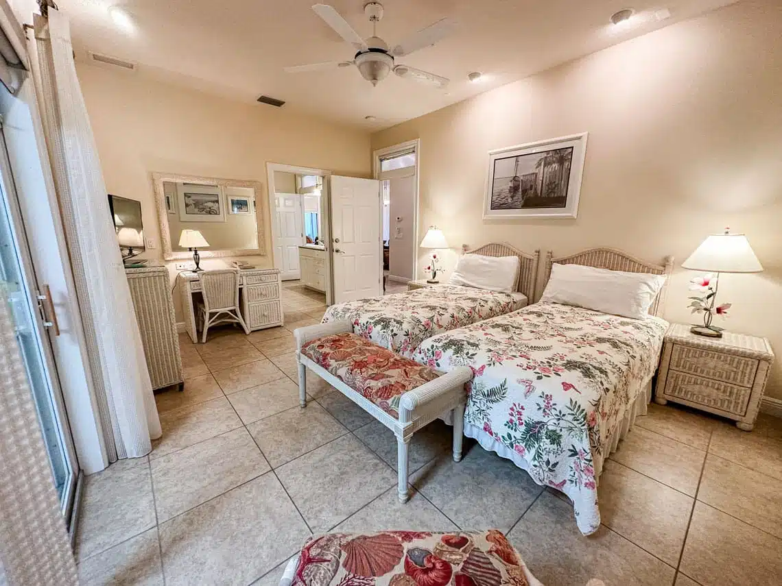 1325-gulf-dr-tortuga-guest-room
